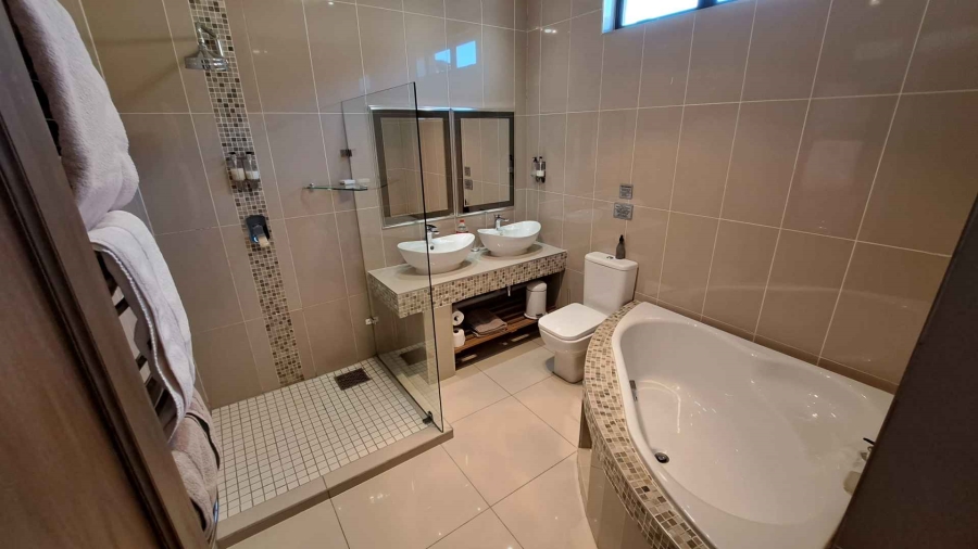 8 Bedroom Property for Sale in Clarens Free State